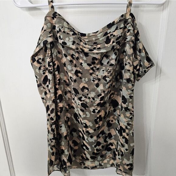 Cabi Multi Color Algeria Tiered Leopard Print Cold Shoulder Top Small, excellent - Picture 3 of 4